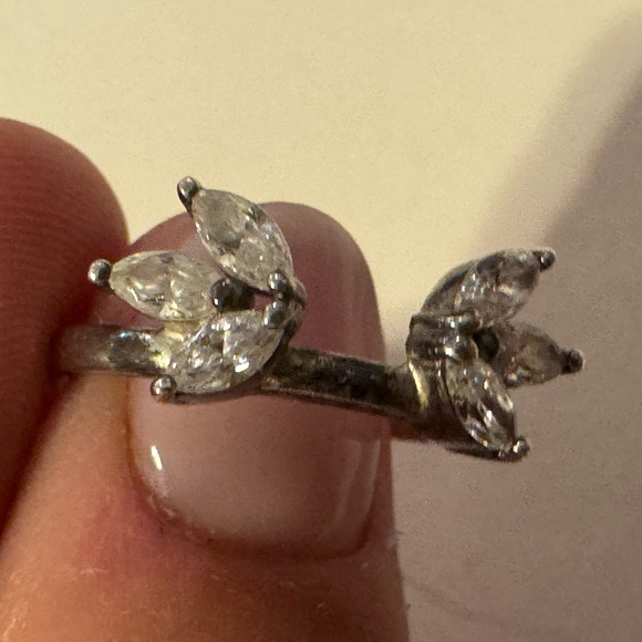 Vintage 925 Sterling silver ring with CZ’s - Picture 11 of 12